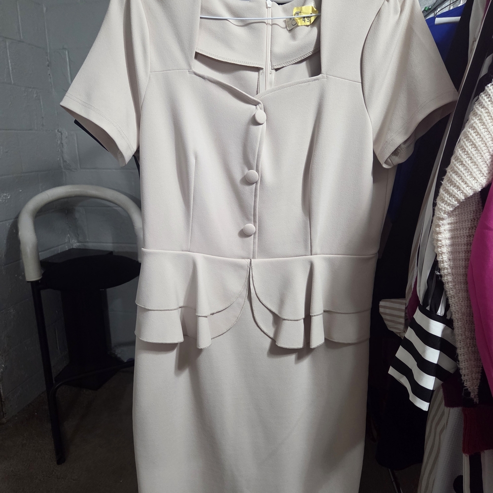 Elegant Cream Short Sleeve Dress